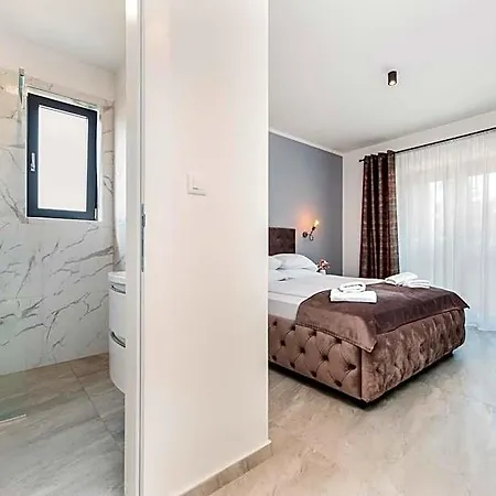 Boutique Arion Bed & Breakfast 4*