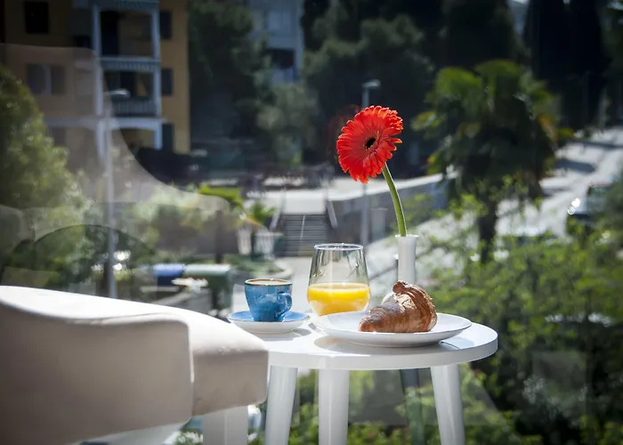 Boutique Arion 4* 로비니